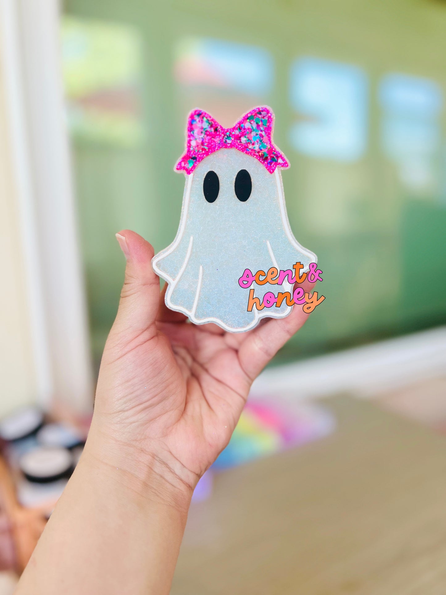 Ghosty with Bow Freshie